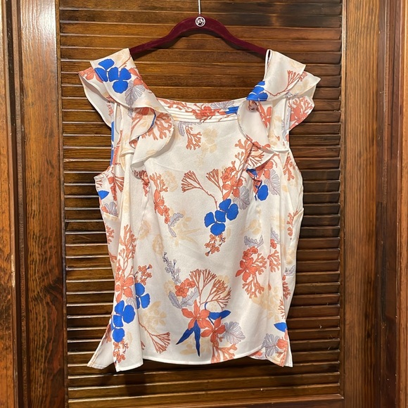 Liz Claiborne Tops - Liz Claiborne Cream Floral Sleeveless Blouse